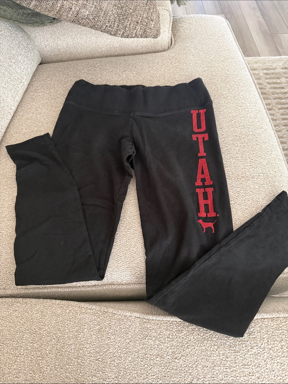 PINK by Victoria's Secret Black Leggings with UTAH Utes logo on leg